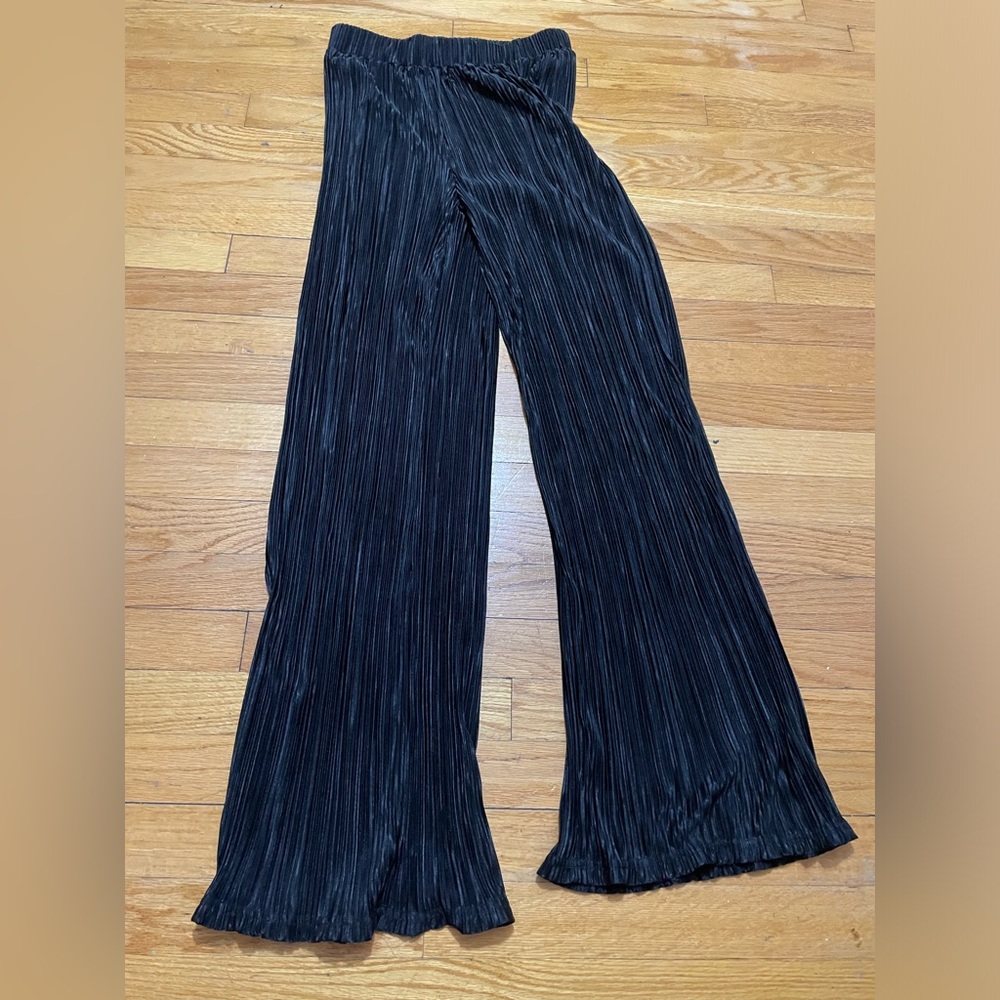 Black Pleated Wide-Leg Pants